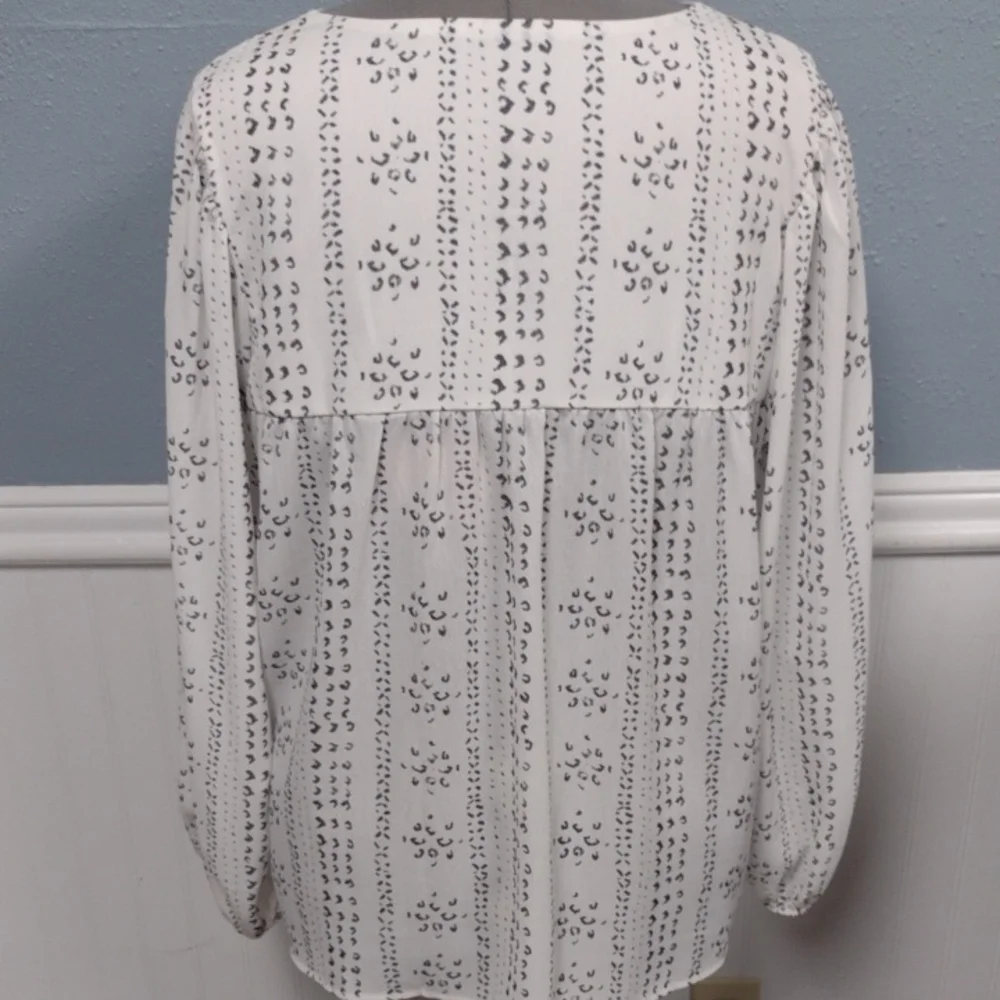 White Embellished Relaxed Blouse - Picture 4 of 12